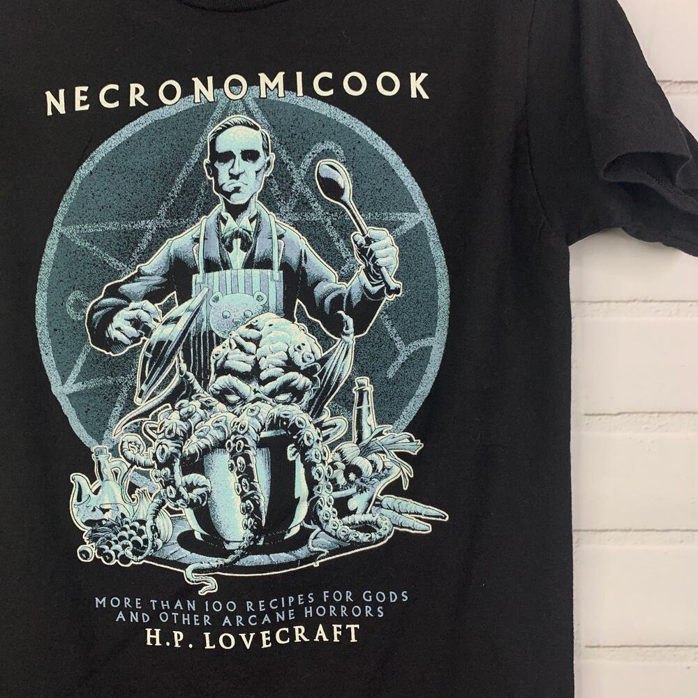 Tee Villain Tshirt Necronomicon HP Lovecraft t-shirt ringspun medium